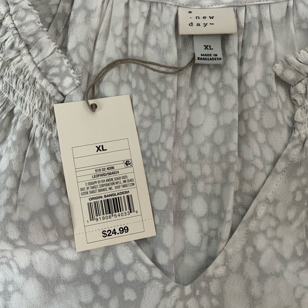 A New Day Short Flutter Sleeve Animal Print Top XL - Picture 8 of 12